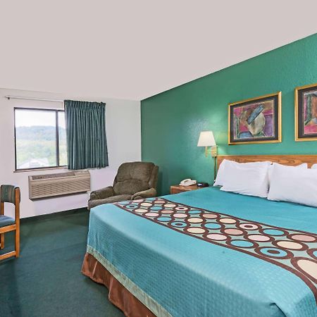 Super 8 By Wyndham New Stanton Hotel Bagian luar foto