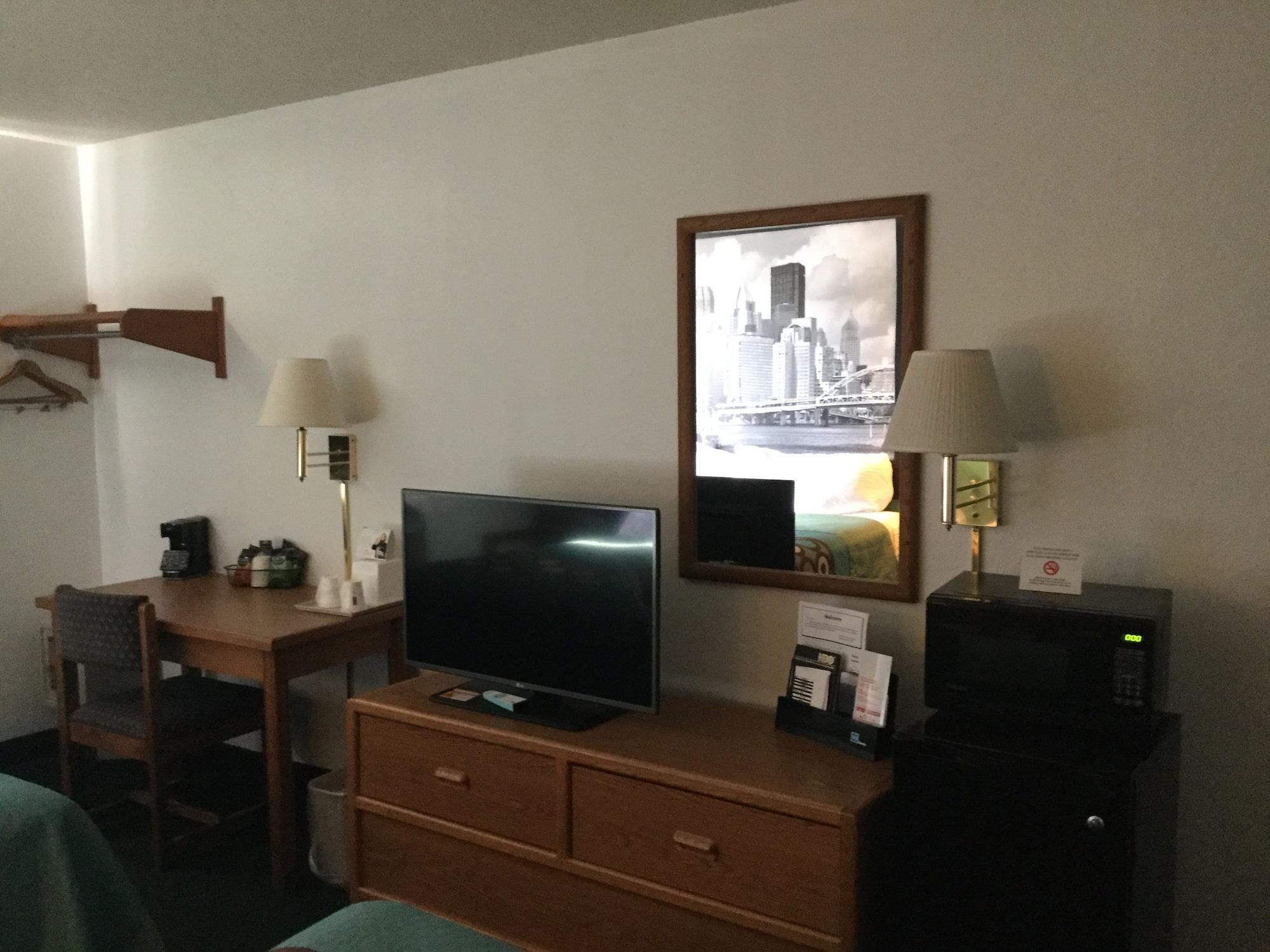 Super 8 By Wyndham New Stanton Hotel Bagian luar foto