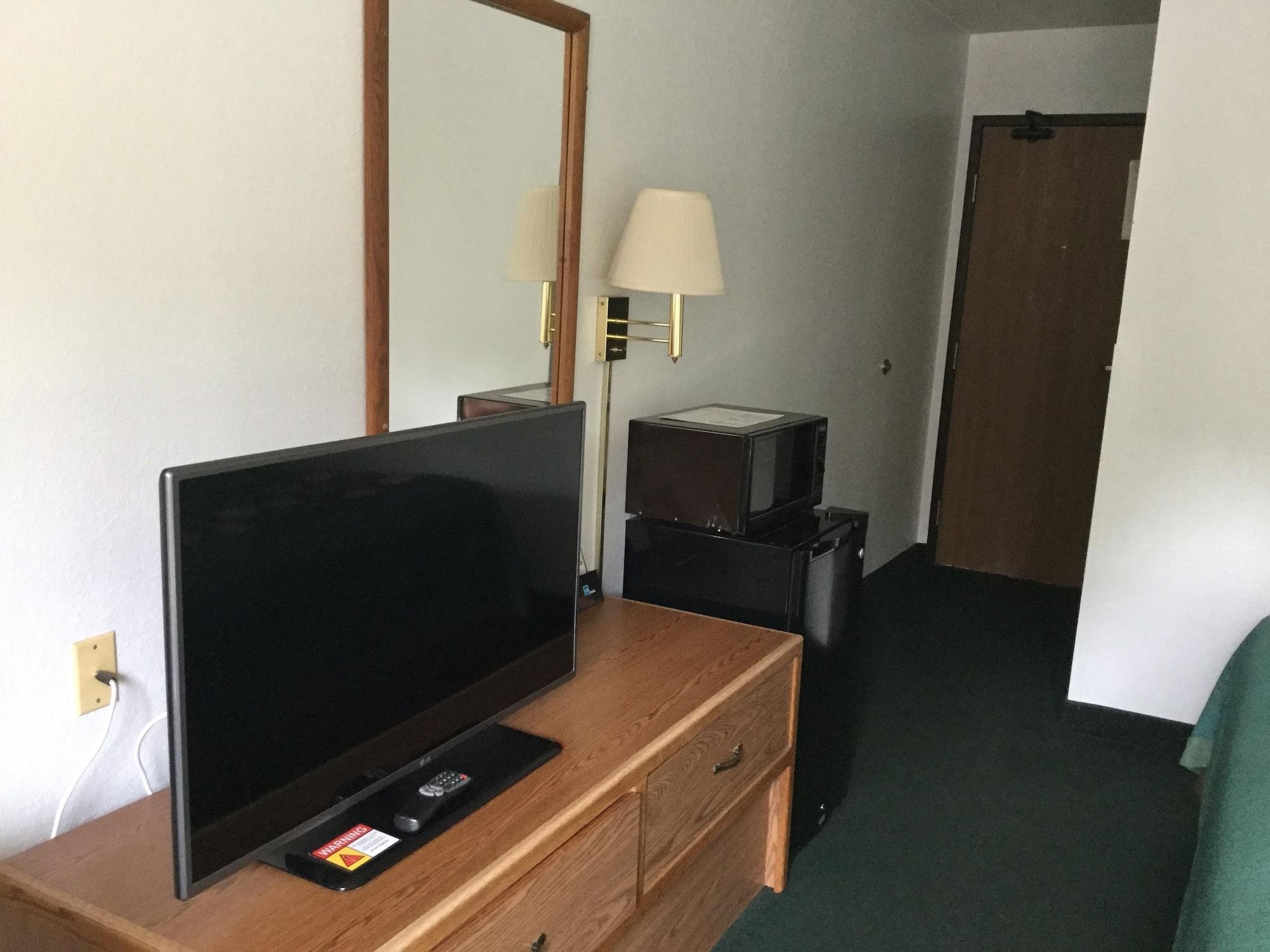 Super 8 By Wyndham New Stanton Hotel Bagian luar foto