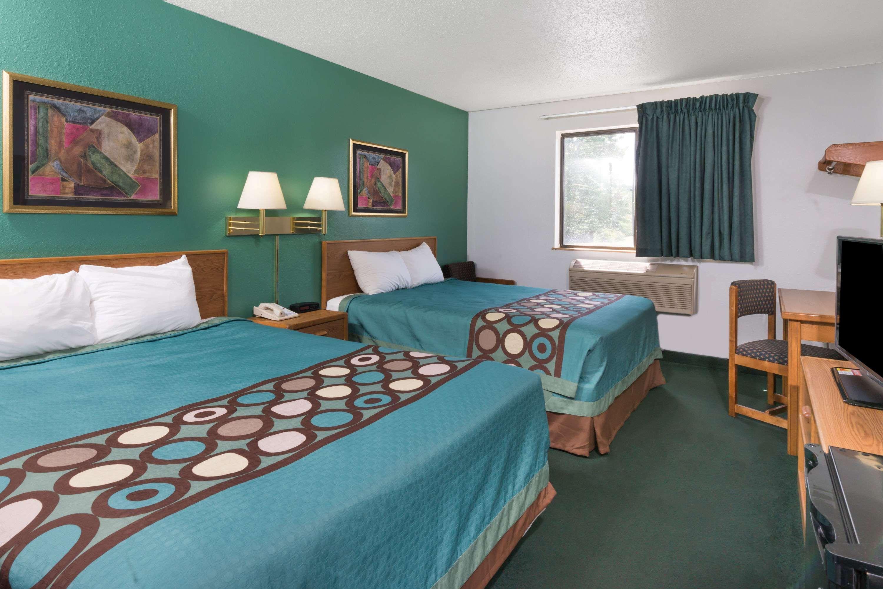 Super 8 By Wyndham New Stanton Hotel Bagian luar foto