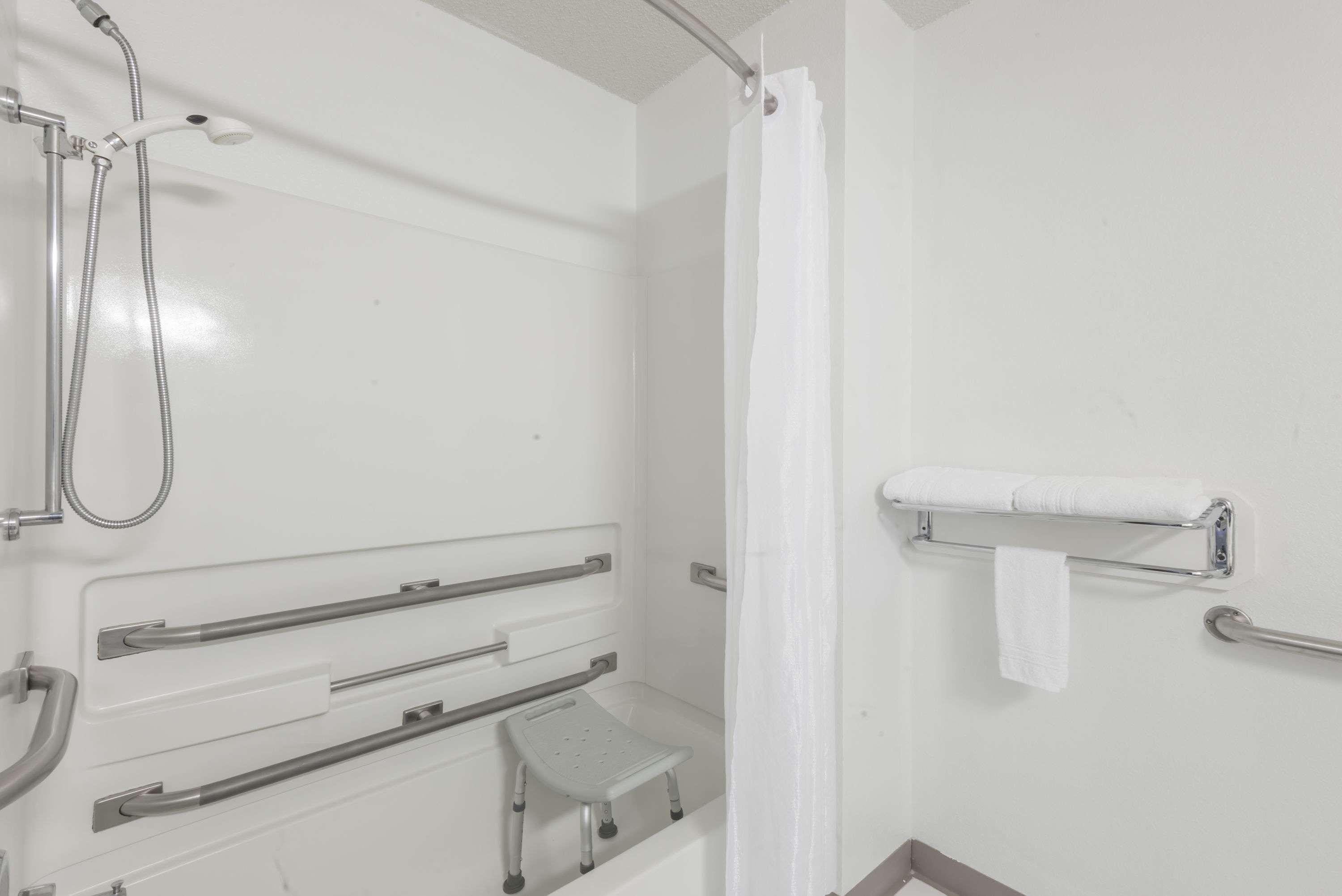 Super 8 By Wyndham New Stanton Hotel Bagian luar foto