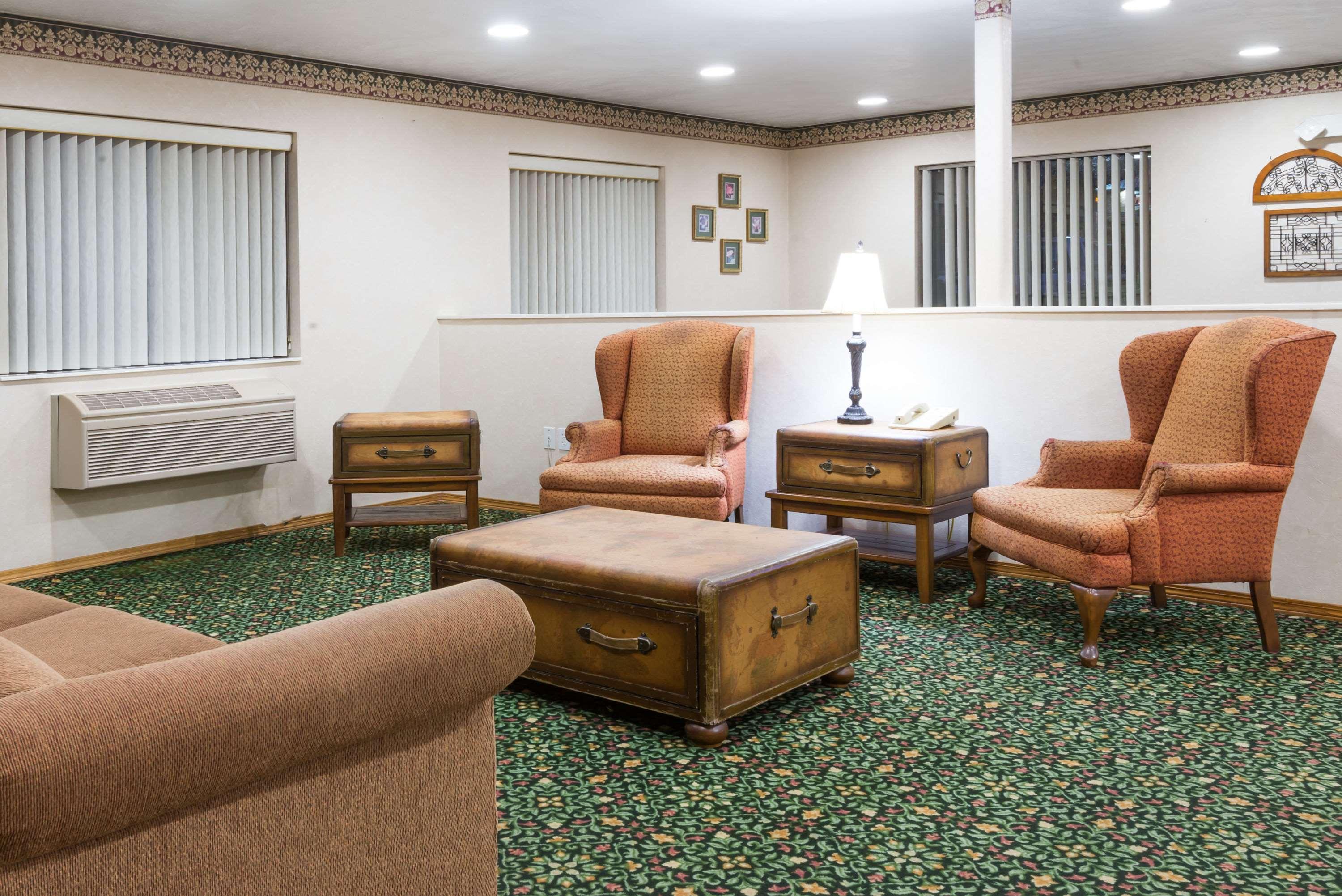 Super 8 By Wyndham New Stanton Hotel Bagian luar foto