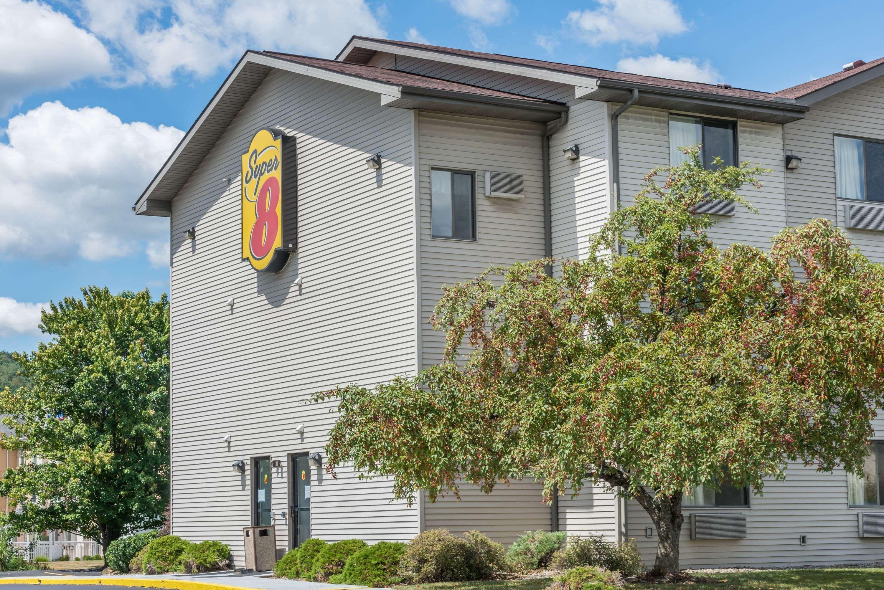 Super 8 By Wyndham New Stanton Hotel Bagian luar foto