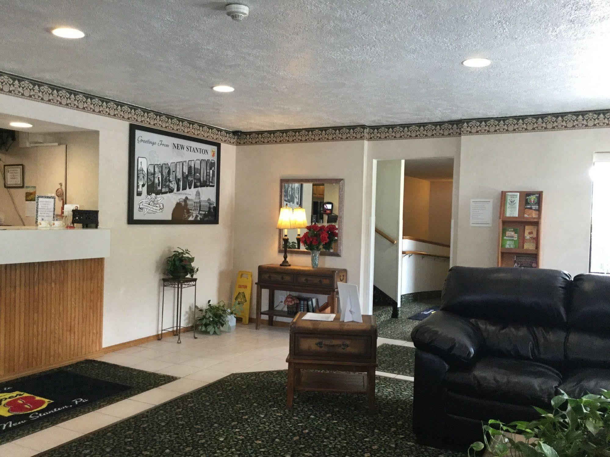 Super 8 By Wyndham New Stanton Hotel Bagian luar foto
